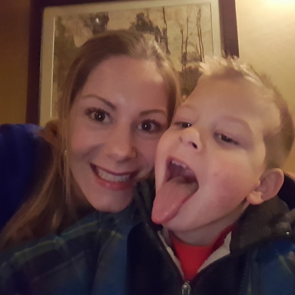 Meet your Posher, Krystal 👱‍♀️👠👜💄🛍 - Picture 12 of 14